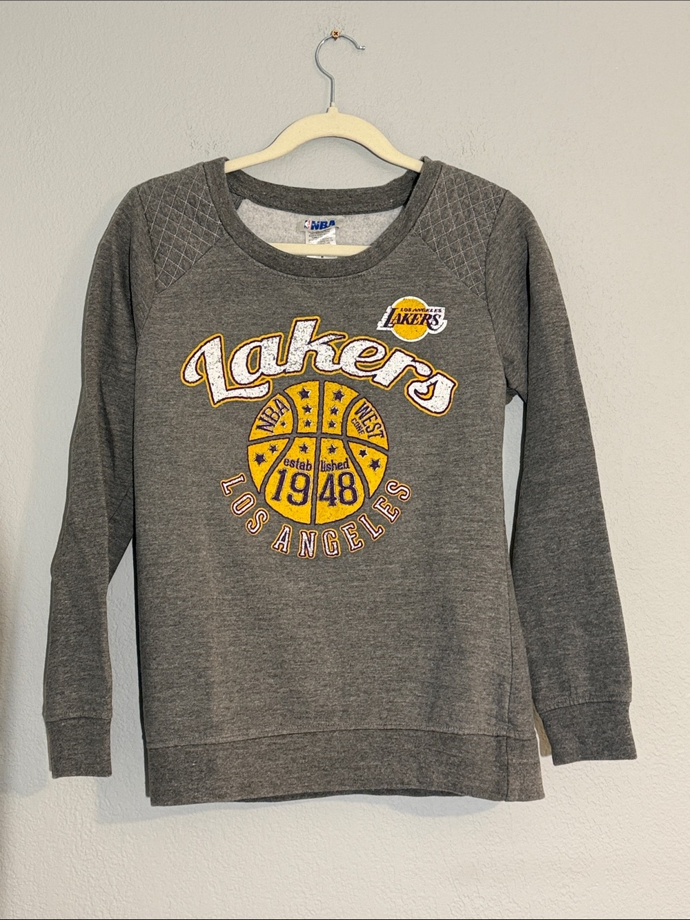 NBA Vintage Inspired Los Angeles Lakers Gray Crewneck Sweatshirt in Size M